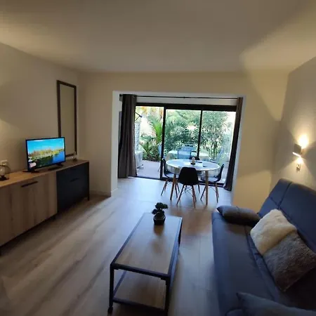 Le Village Camarguais Pour 4 Avec Piscine Et Animations, Ideal Famille Apartment